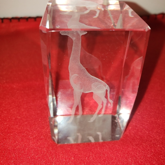 Giraffe Laser Cut Etched Crystal Glass Cube Paper Weight 3D - Picture 1 of 7